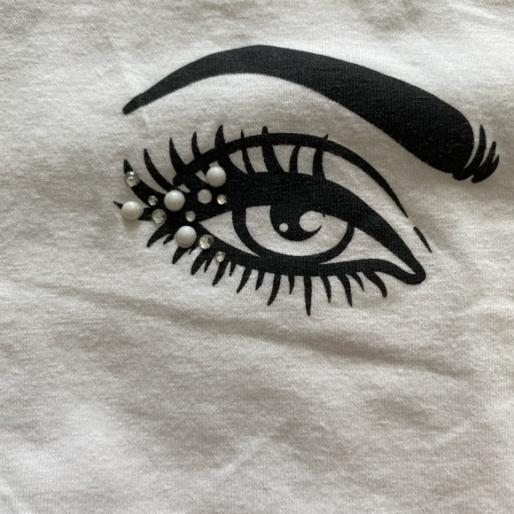 **Guess White Graphic Tee (Size XS)** - Picture 3 of 6